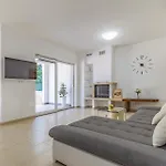 Apartamento Two Bedroom Cozy In *