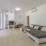 Two Bedroom Cozy In Banjole