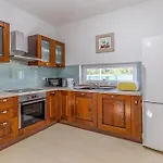 Two Bedroom Cozy In Apartamento Banjole