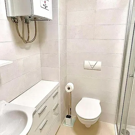 Apartmán Two Bedroom Cozy In *