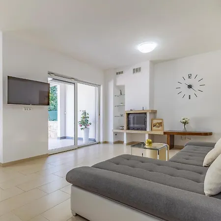 アパート Two Bedroom Cozy In *
