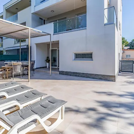 Apartamento Two Bedroom Cozy In Banjole