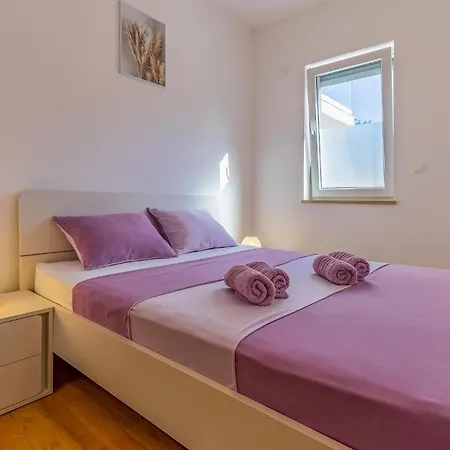 Two Bedroom Cozy In アパート