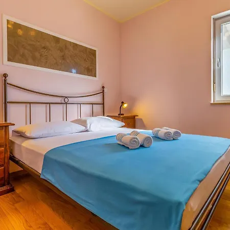 Two Bedroom Cozy In