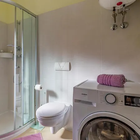 アパート Two Bedroom Cozy In バニョレ