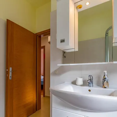 Two Bedroom Cozy In アパート