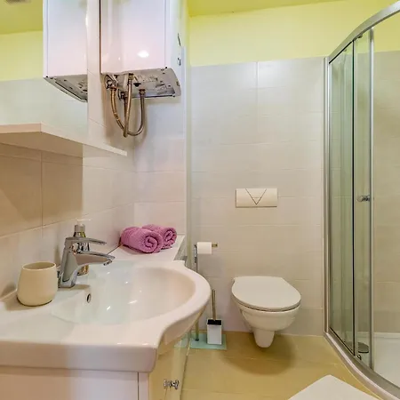 Two Bedroom Cozy In *